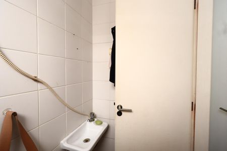 Casa de condomínio à venda com 187m², 3 quartos e 4 vagasBanheiro de serviço