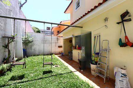 Casa de condomínio à venda com 187m², 3 quartos e 4 vagasQuintal