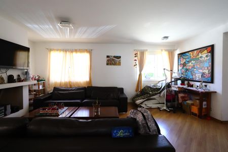 Casa de condomínio à venda com 187m², 3 quartos e 4 vagasSala