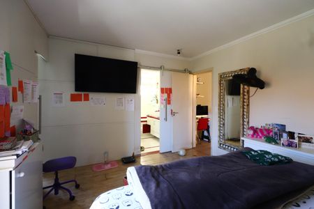 Casa de condomínio à venda com 187m², 3 quartos e 4 vagasQuarto 1 - Suíte