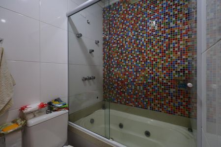 Casa de condomínio à venda com 187m², 3 quartos e 4 vagasBanheiro da Suíte 2