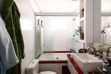 Casa de condomínio à venda com 187m², 3 quartos e 4 vagasBanheiro da Suíte 1