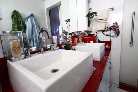 Casa de condomínio à venda com 187m², 3 quartos e 4 vagasBanheiro da Suíte 1