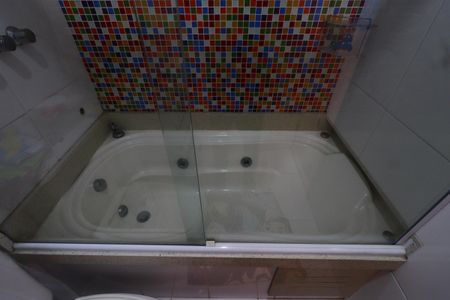 Casa de condomínio à venda com 187m², 3 quartos e 4 vagasBanheiro da Suíte 2