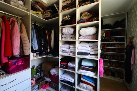 Casa de condomínio à venda com 187m², 3 quartos e 4 vagasCloset da suíte 1