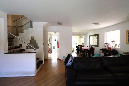 Casa de condomínio à venda com 187m², 3 quartos e 4 vagasSala