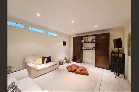 Casa à venda com 4 quartos, 900m² em Jardim dos Estados, São Paulo