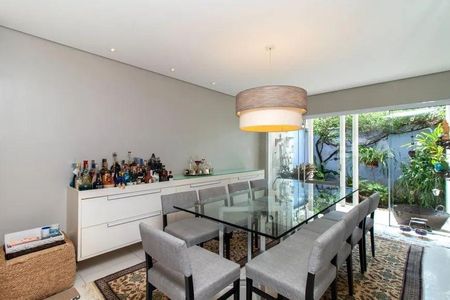 Casa à venda com 270m², 3 quartos e 3 vagas