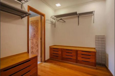 Casa à venda com 4 quartos, 511m² em Vila Madalena, São Paulo