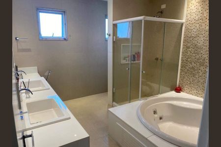 Casa à venda com 243m², 5 quartos e 2 vagas