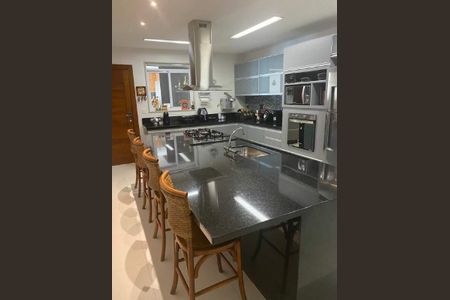 Casa à venda com 243m², 5 quartos e 2 vagas