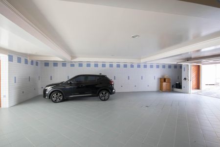 Casa para alugar com 495m², 4 quartos e 6 vagas Casa para alugar com 495m², 4 quartos e 6 vagasGaragem