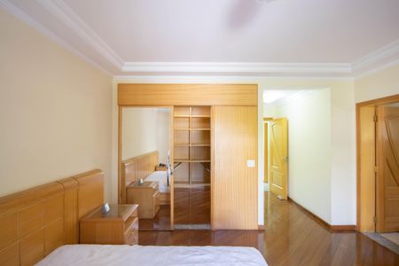 Casa para alugar com 495m², 4 quartos e 6 vagas Casa para alugar com 495m², 4 quartos e 6 vagasSuíte 4