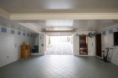 Casa para alugar com 495m², 4 quartos e 6 vagas Casa para alugar com 495m², 4 quartos e 6 vagasGaragem