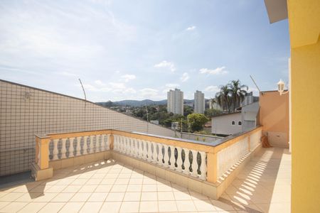 Casa para alugar com 495m², 4 quartos e 6 vagas Casa para alugar com 495m², 4 quartos e 6 vagasVaranda