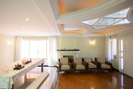 Casa para alugar com 495m², 4 quartos e 6 vagas Casa para alugar com 495m², 4 quartos e 6 vagasSala