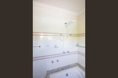 Casa para alugar com 495m², 4 quartos e 6 vagas Casa para alugar com 495m², 4 quartos e 6 vagasBanheiro da Suíte 4