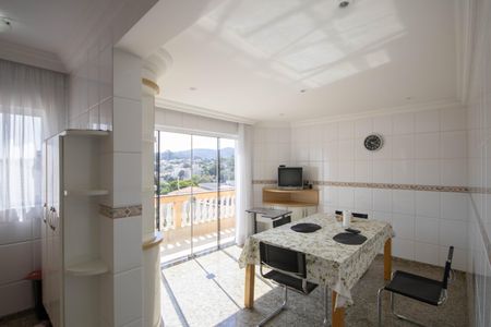 Casa para alugar com 495m², 4 quartos e 6 vagas Casa para alugar com 495m², 4 quartos e 6 vagasCozinha