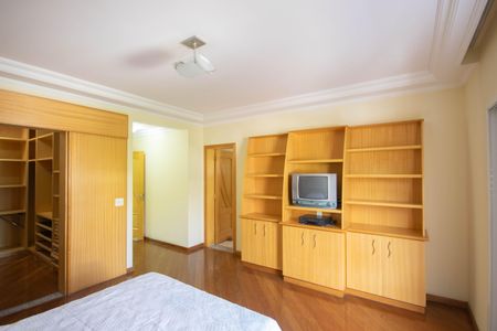 Casa para alugar com 495m², 4 quartos e 6 vagas Casa para alugar com 495m², 4 quartos e 6 vagasSuíte 4