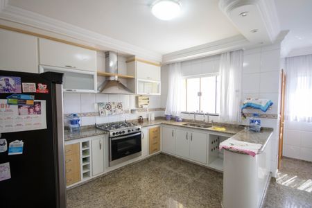 Casa para alugar com 495m², 4 quartos e 6 vagas Casa para alugar com 495m², 4 quartos e 6 vagasCozinha