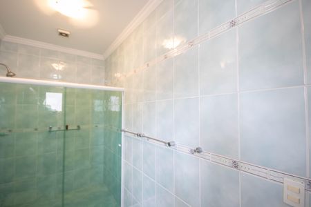 Casa para alugar com 495m², 4 quartos e 6 vagas Casa para alugar com 495m², 4 quartos e 6 vagasBanheiro da Suíte 2