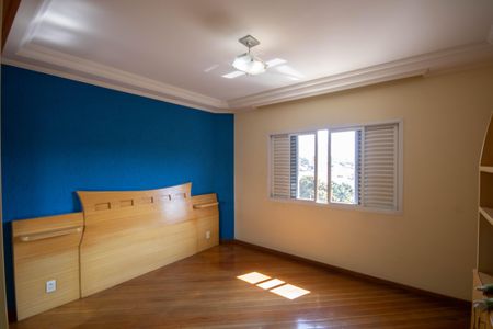 Casa para alugar com 495m², 4 quartos e 6 vagas Casa para alugar com 495m², 4 quartos e 6 vagasSuíte 1