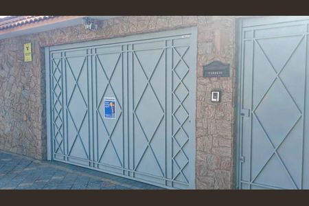 Casa para alugar com 495m², 4 quartos e 6 vagas Casa para alugar com 495m², 4 quartos e 6 vagasFachada