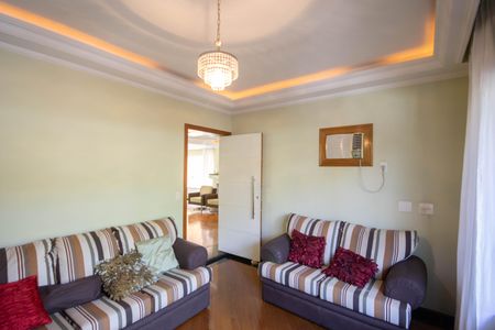 Casa para alugar com 495m², 4 quartos e 6 vagas Casa para alugar com 495m², 4 quartos e 6 vagasQuarto 1