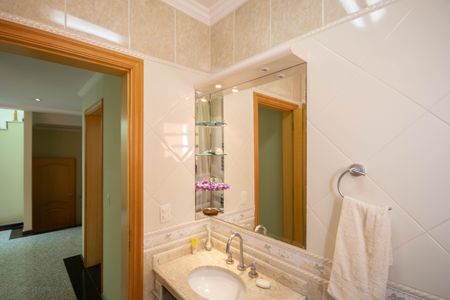 Casa para alugar com 495m², 4 quartos e 6 vagas Casa para alugar com 495m², 4 quartos e 6 vagasBanheiro 1