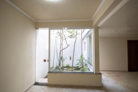 Casa para alugar com 495m², 4 quartos e 6 vagas Casa para alugar com 495m², 4 quartos e 6 vagasJardim de Inverno