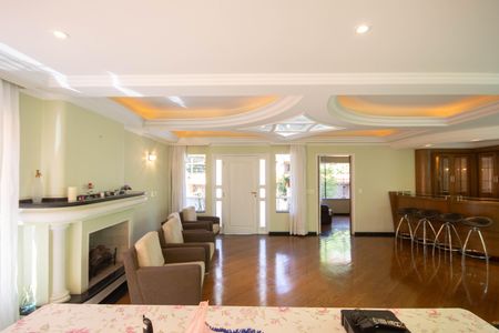 Casa para alugar com 495m², 4 quartos e 6 vagas Casa para alugar com 495m², 4 quartos e 6 vagasSala