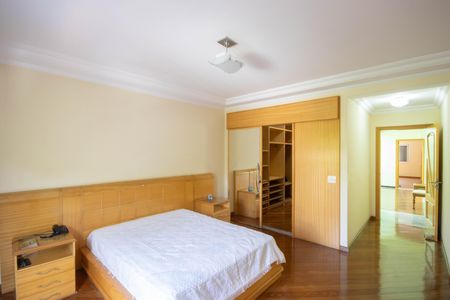 Casa para alugar com 495m², 4 quartos e 6 vagas Casa para alugar com 495m², 4 quartos e 6 vagasSuíte 4