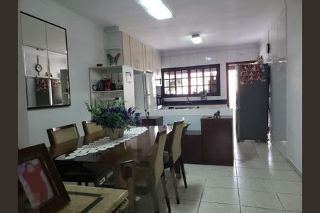 Casa à venda com 3 quartos, 90m² em Vila Marari, São Paulo