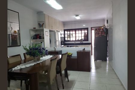Casa à venda com 3 quartos, 90m² em Vila Marari, São Paulo