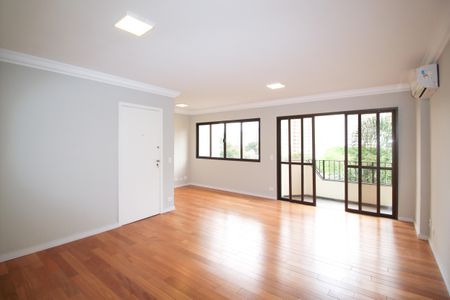 Sala de apartamento à venda com 3 quartos, 129m² em Moema, São Paulo