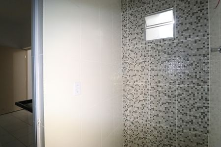 Banheiro de kitnet/studio para alugar com 1 quarto, 18m² em Lapa, São Paulo