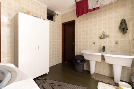 Casa à venda com 403m², 5 quartos e 6 vagas Casa à venda com 403m², 5 quartos e 6 vagasLavanderia