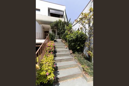 Casa à venda com 403m², 5 quartos e 6 vagas Casa à venda com 403m², 5 quartos e 6 vagasEntrada