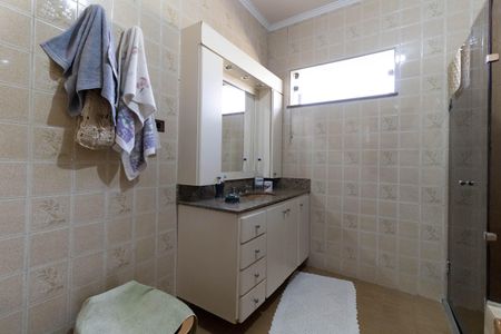 Casa à venda com 403m², 5 quartos e 6 vagas Casa à venda com 403m², 5 quartos e 6 vagasBanheiro da Suíte 1