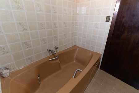 Casa à venda com 403m², 5 quartos e 6 vagas Casa à venda com 403m², 5 quartos e 6 vagasBanheiro da Suíte 1