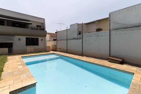 Casa à venda com 403m², 5 quartos e 6 vagas Casa à venda com 403m², 5 quartos e 6 vagasQuintal