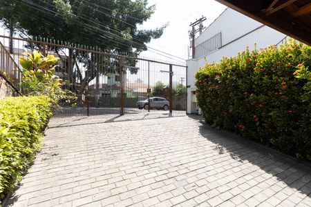 Casa à venda com 403m², 5 quartos e 6 vagas Casa à venda com 403m², 5 quartos e 6 vagasEntrada da Garagem