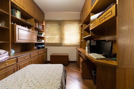 Casa à venda com 403m², 5 quartos e 6 vagas Casa à venda com 403m², 5 quartos e 6 vagasEscritório/Quarto 5