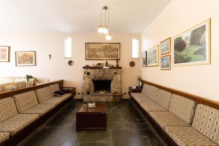 Casa à venda com 403m², 5 quartos e 6 vagas Casa à venda com 403m², 5 quartos e 6 vagasSala