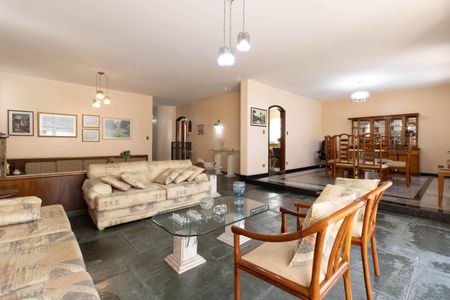 Casa à venda com 403m², 5 quartos e 6 vagas Casa à venda com 403m², 5 quartos e 6 vagasSala