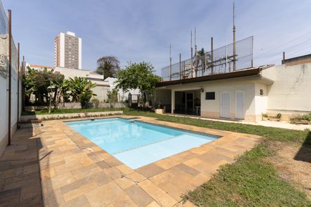 Casa à venda com 403m², 5 quartos e 6 vagas Casa à venda com 403m², 5 quartos e 6 vagasQuintal