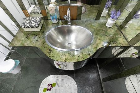 Casa à venda com 403m², 5 quartos e 6 vagas Casa à venda com 403m², 5 quartos e 6 vagasLavabo