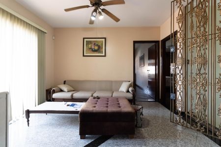 Casa à venda com 403m², 5 quartos e 6 vagas Casa à venda com 403m², 5 quartos e 6 vagasSala Íntima