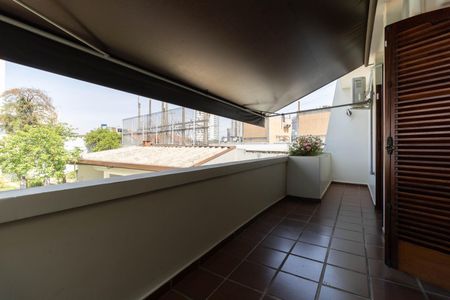 Casa à venda com 403m², 5 quartos e 6 vagas Casa à venda com 403m², 5 quartos e 6 vagasVaranda das da Suíte 2 e 1