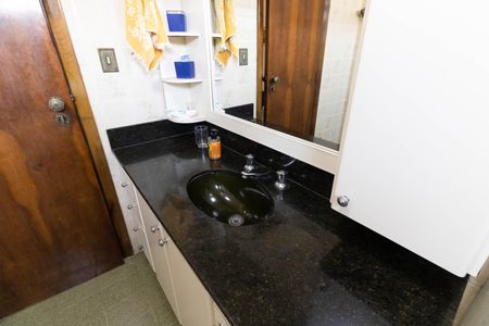 Casa à venda com 403m², 5 quartos e 6 vagas Casa à venda com 403m², 5 quartos e 6 vagasBanheiro da Suíte 2